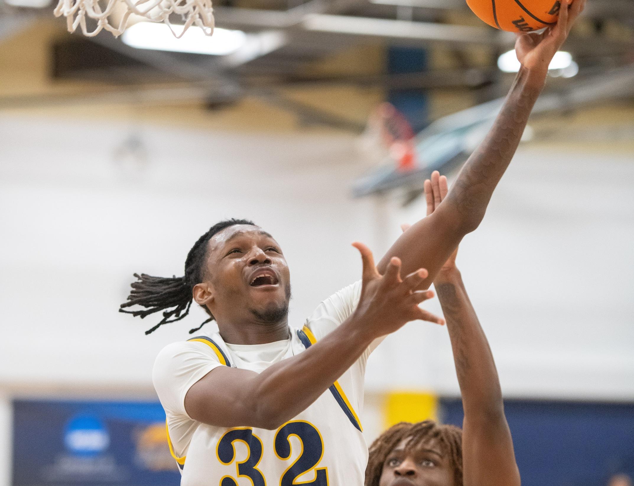 Men’s Basketball falls to Worcester State, 74-54