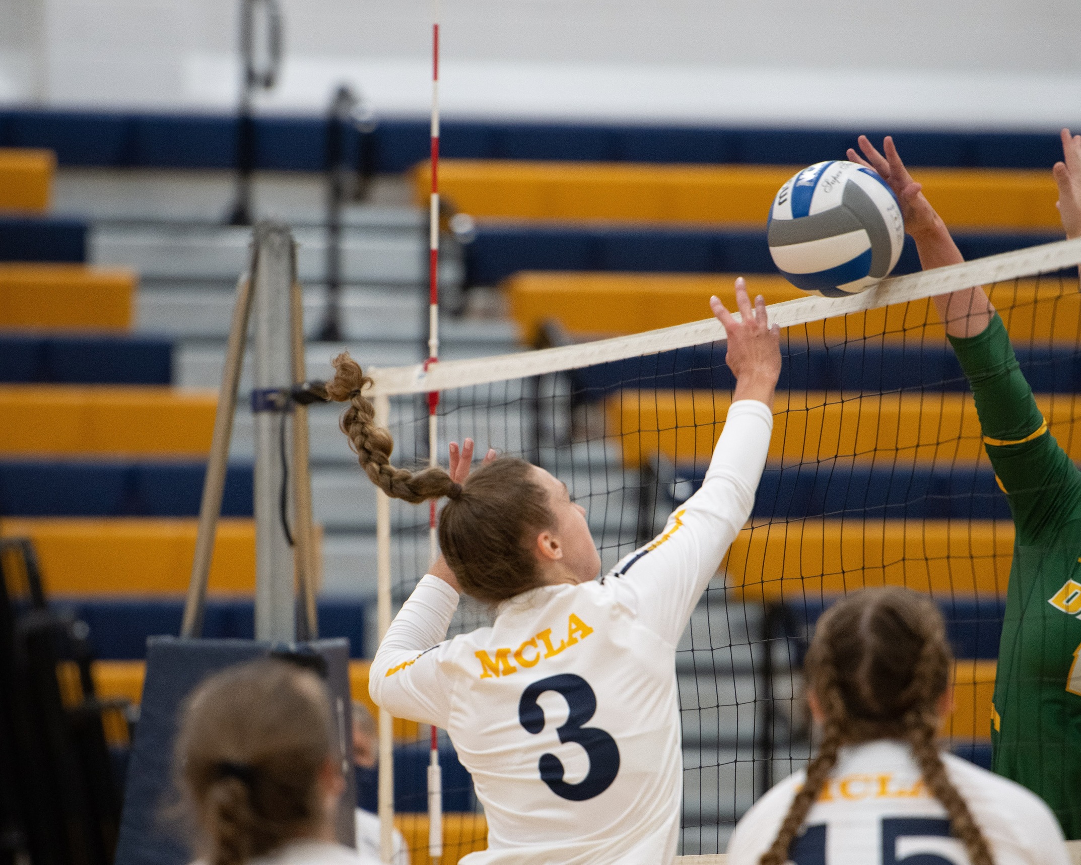 Volleyball falls 3-1 to Owls in MASCAC tilt