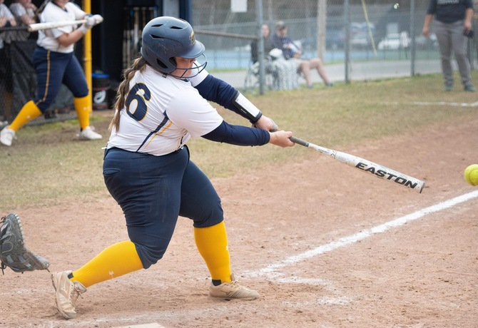 Softball shut out twice at Framingham State