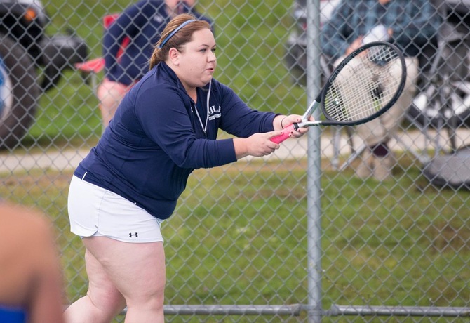 Tennis earns decisive 9-0 win over Lyndon State for first win of 2017