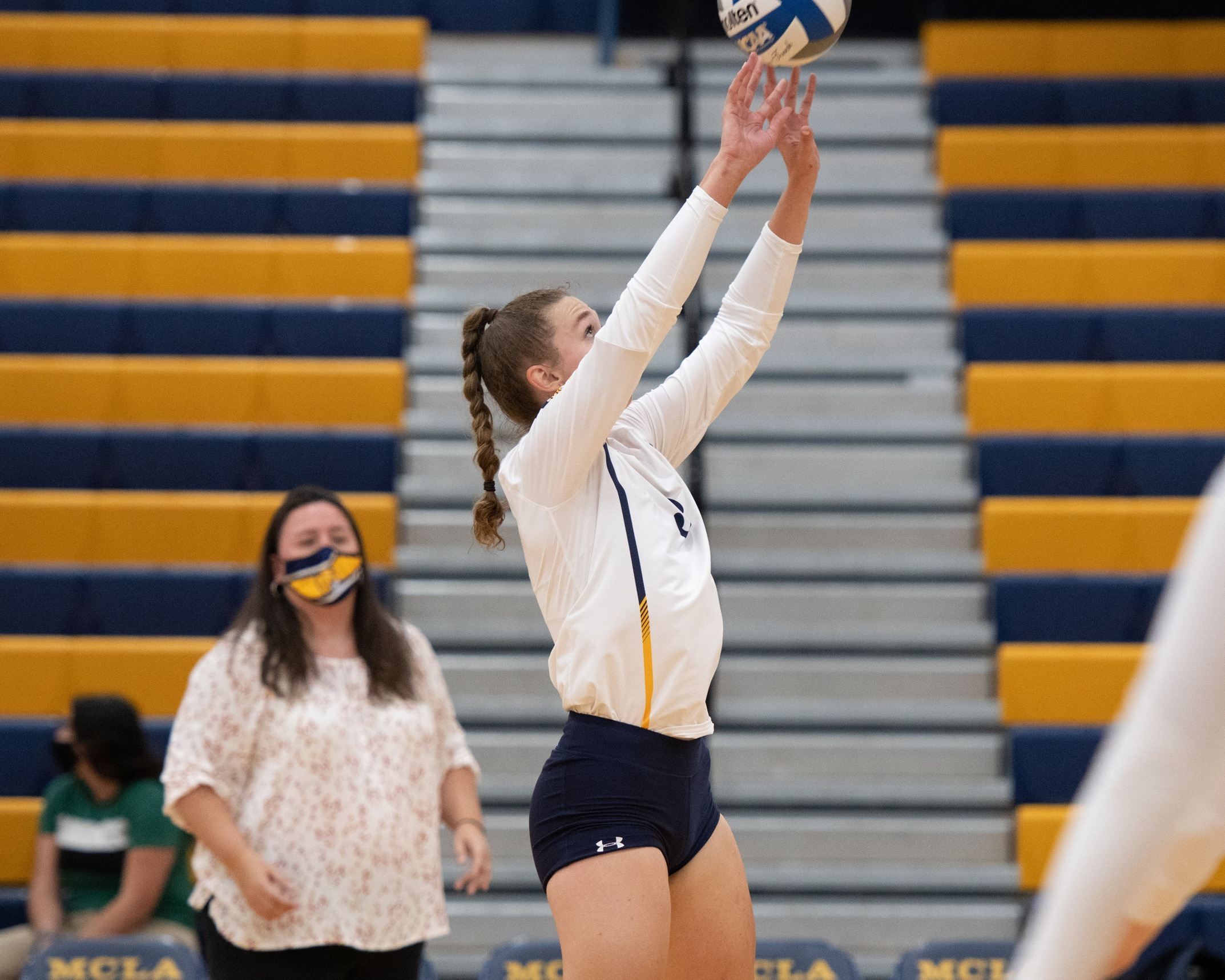 Volleyball collects thrilling 3-2 win over Sage