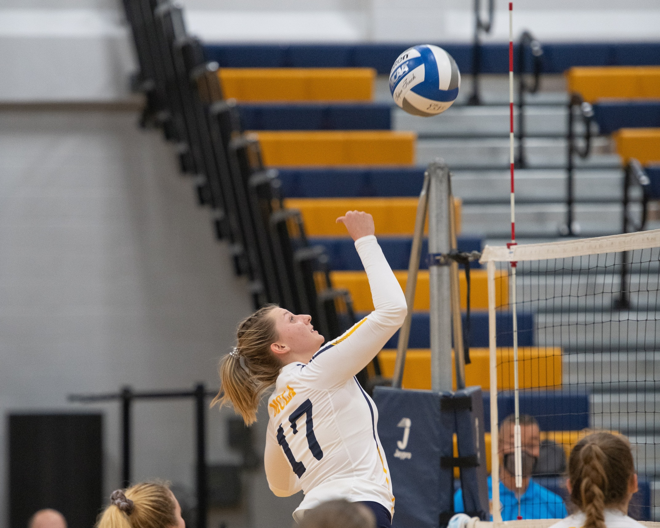 Volleyball falls in MASCAC semifinals to #1 Worcester State 3-1