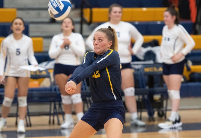 Volleyball drops pair to Skidmore