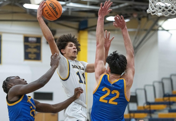 Men&rsquo;s Basketball Hold Off Salem State 65-62 in MASCAC Playoffs