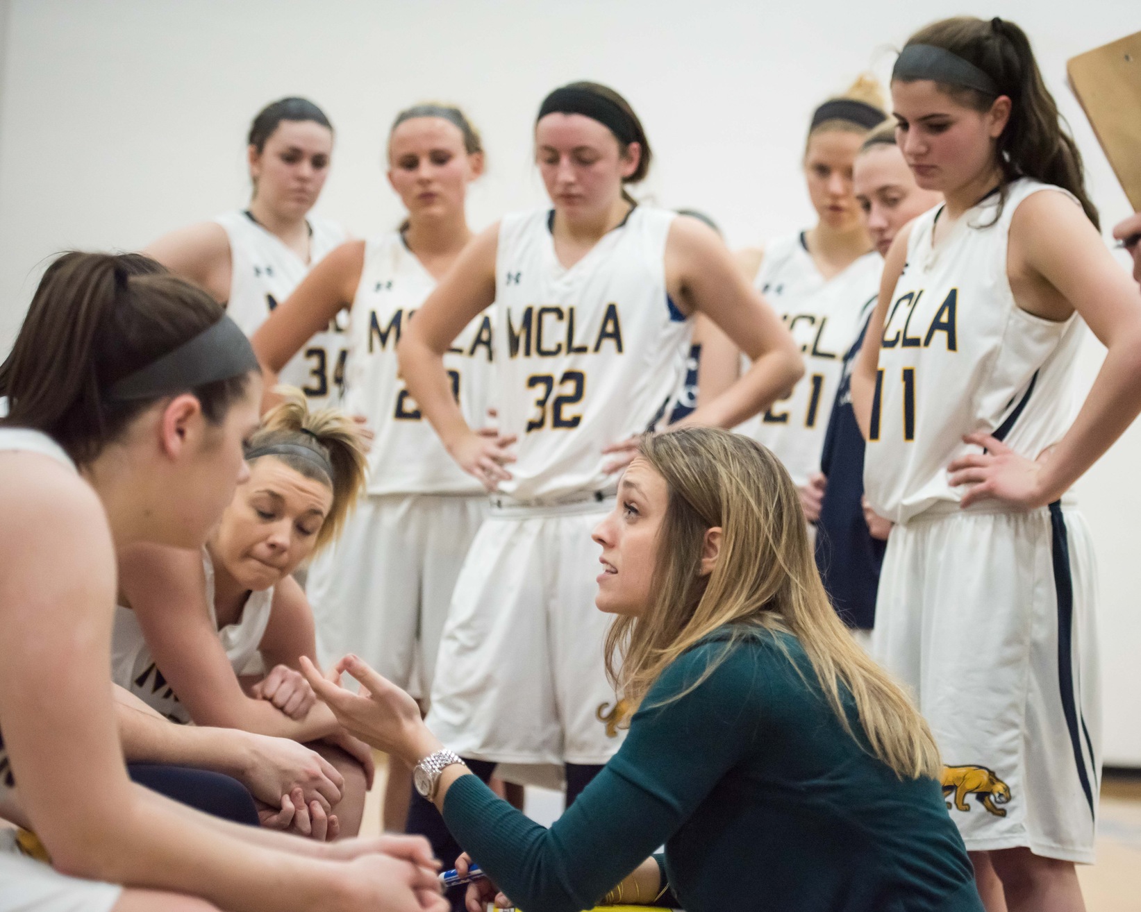 Women's hoop runs into hot Framingham State team, drops 99-42 decision on road