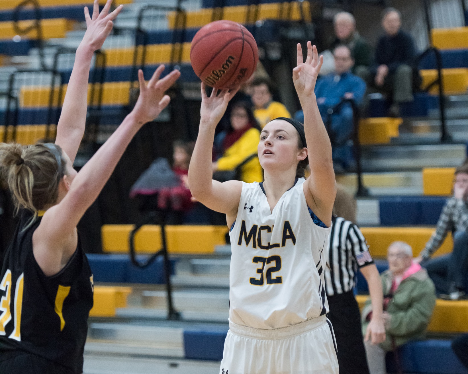 Pingelski scores 18, but Trailblazers falter late in loss to Bears