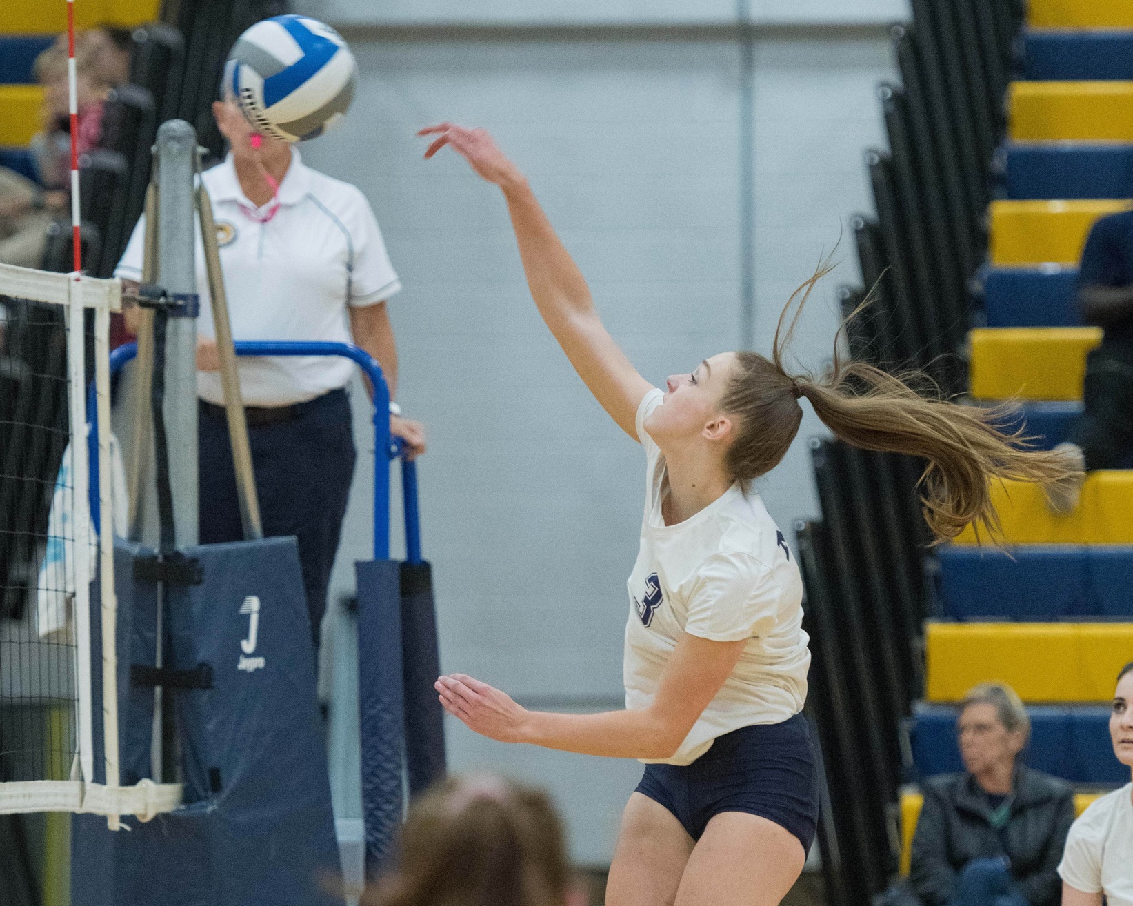 Scattergood leads MCLA Volleyball to key road win over Worcester State 3-0