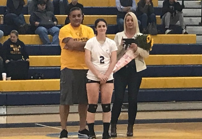 Volleyball grabs a pair of W's on Senior Day